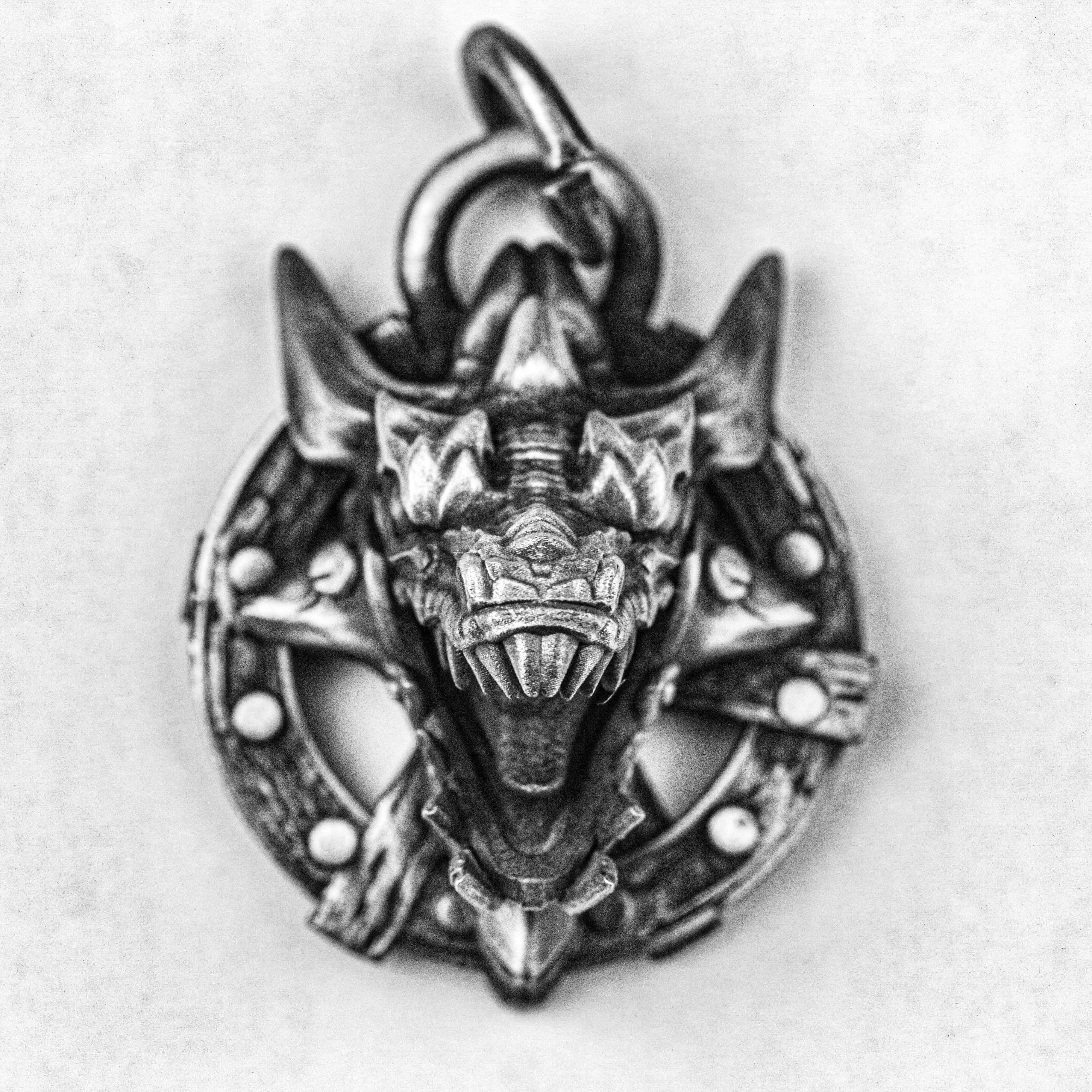 ドラゴンシルバーペンダント/タグ、恐竜真鍮ネックレス、枯れ木のネックレス、浮き彫りデザイン