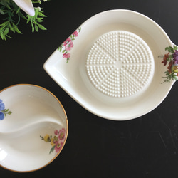 ギフトに最適！華やかなマイセン柄のバック型ピルケース（小物入れ