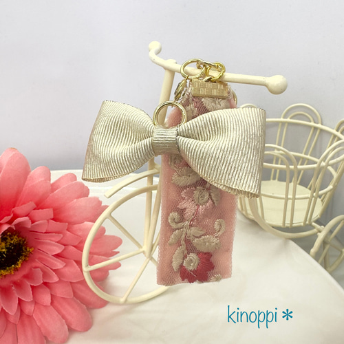 BALENCIAGA ピンクリボンキーホルダー　バックチャーム　最終値下げ BALENCIAGA ピンクリボンキーホルダー バックチャーム ウィメンズ's