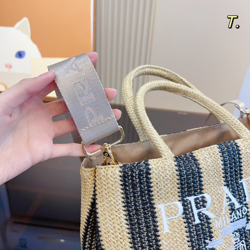 Pradaプラダ編み草ハンドバッグ&トートバッグのショッピング