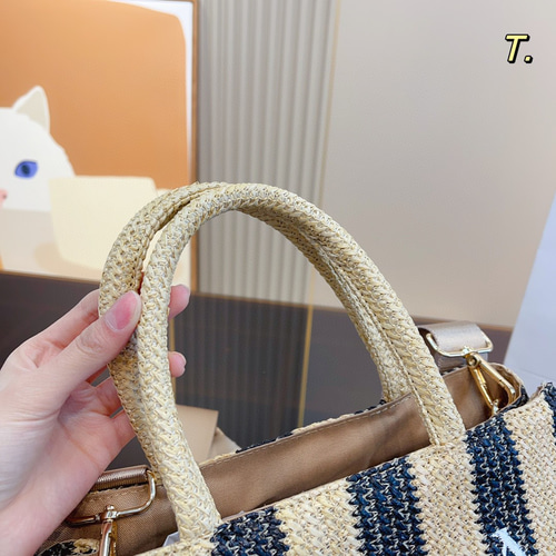 Pradaプラダ編み草ハンドバッグ&トートバッグのショッピング