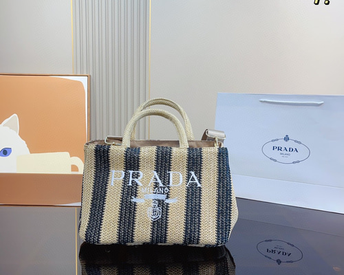 PRADA かぎ針編み ショッピングバッグ トートバッグ ☆PRADA☆プラダ かぎ針編みのショッピングバッグ (PRADA/トート