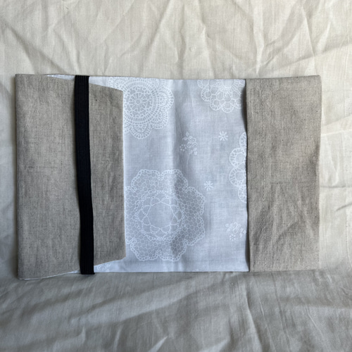 Handmade　刺繍ブックカバー　ミモザ 手刺繍ブックカバー ＊ミモザ | iichi 日々の暮らしを心地よくする