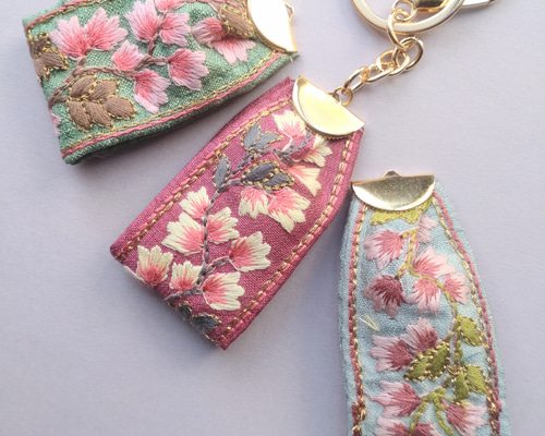 インド刺繍リボンのキーホルダー・バッグチャーム12 バッグ
