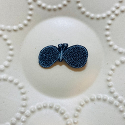 ミナペルホネン ブローチ2個　ブルー系刺繍ちょうちょ ミナペルホネン ブローチ2個 ブルー系刺繍ちょうちょ