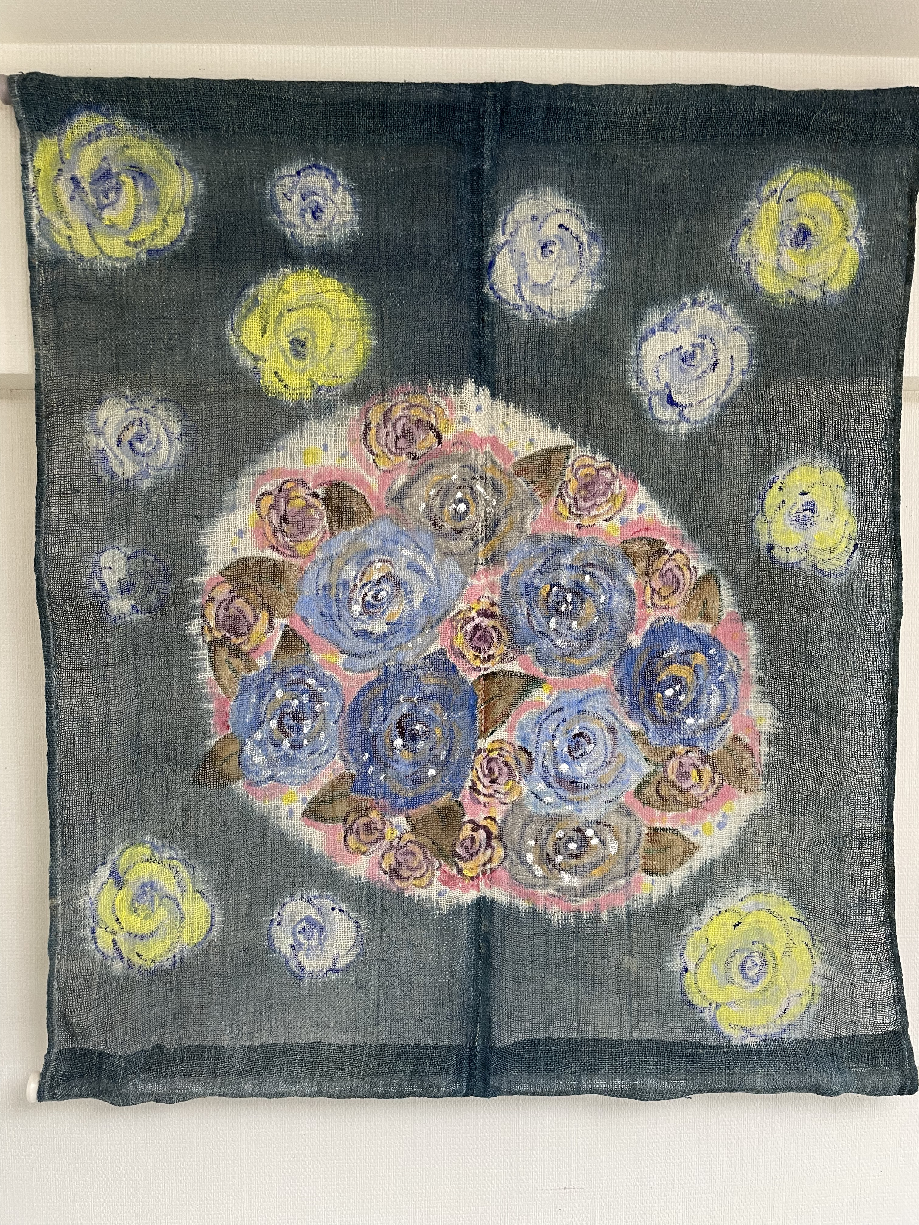 青い薔薇のタペストリー