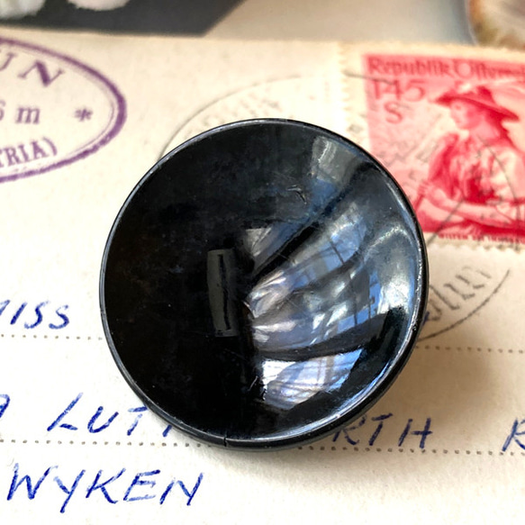 【送料無料】1個 1930年代 チェコ製 アンティーク ヴィンテージ 黒ガラスボタン 素材 [EY8477A] 1枚目の画像
