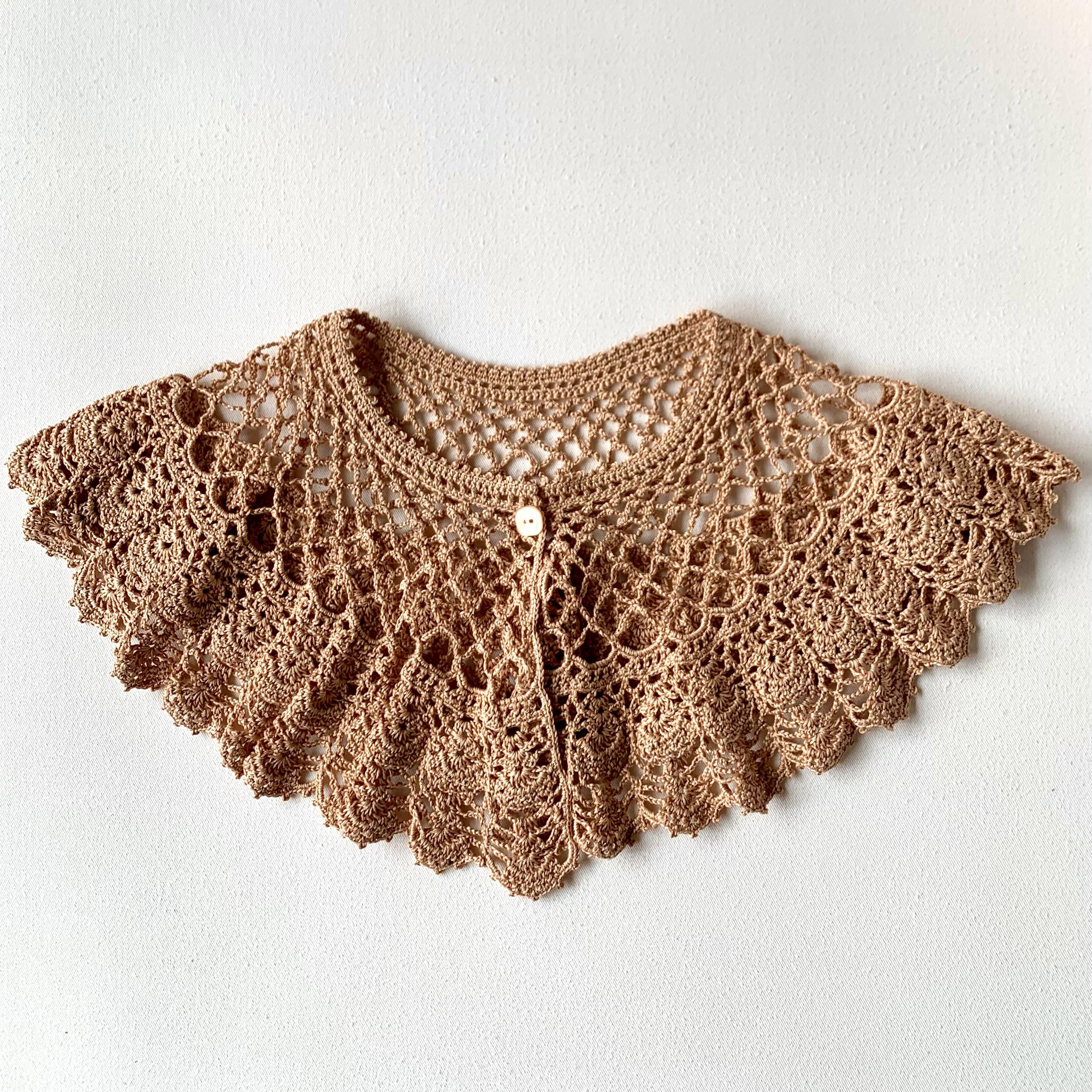 コットン糸　付け襟　かぎ針編みの襟飾り　つけ襟　つけ衿　編み物　レース        Ω