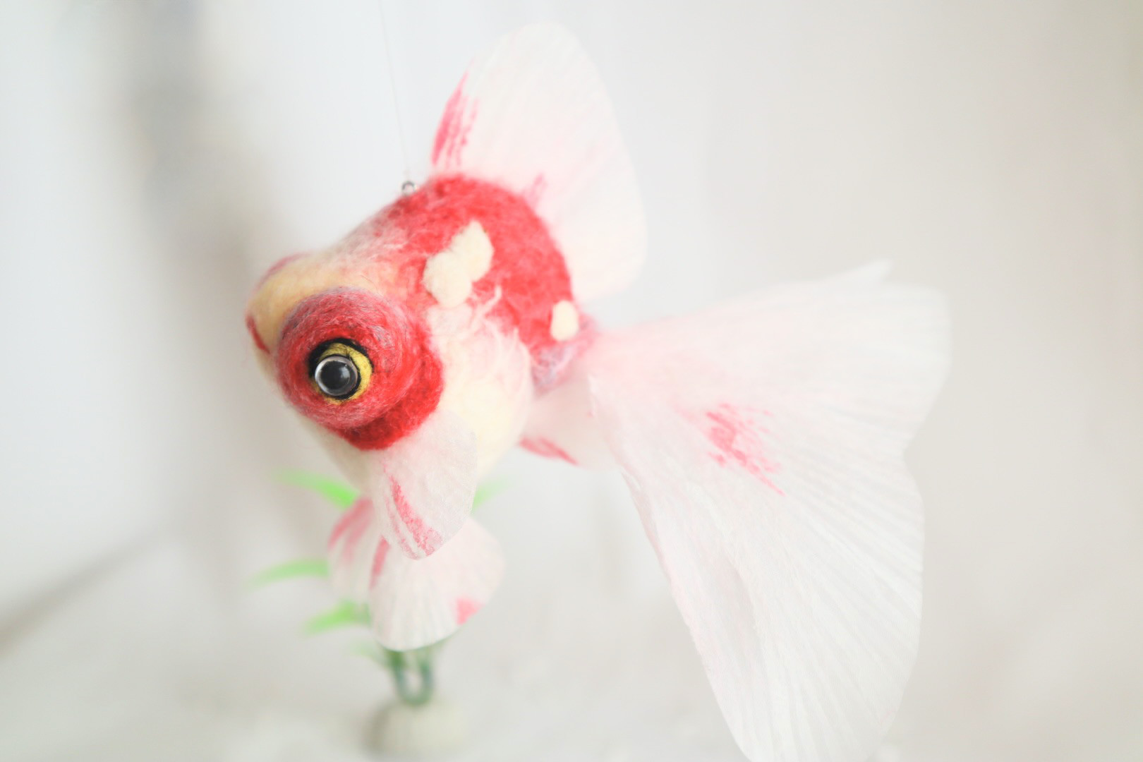 【受注制作】たゆたう羊毛金魚-桜出目金-　金魚　羊毛フェルト　ペット　アクアリウム　クリスマス　お正月