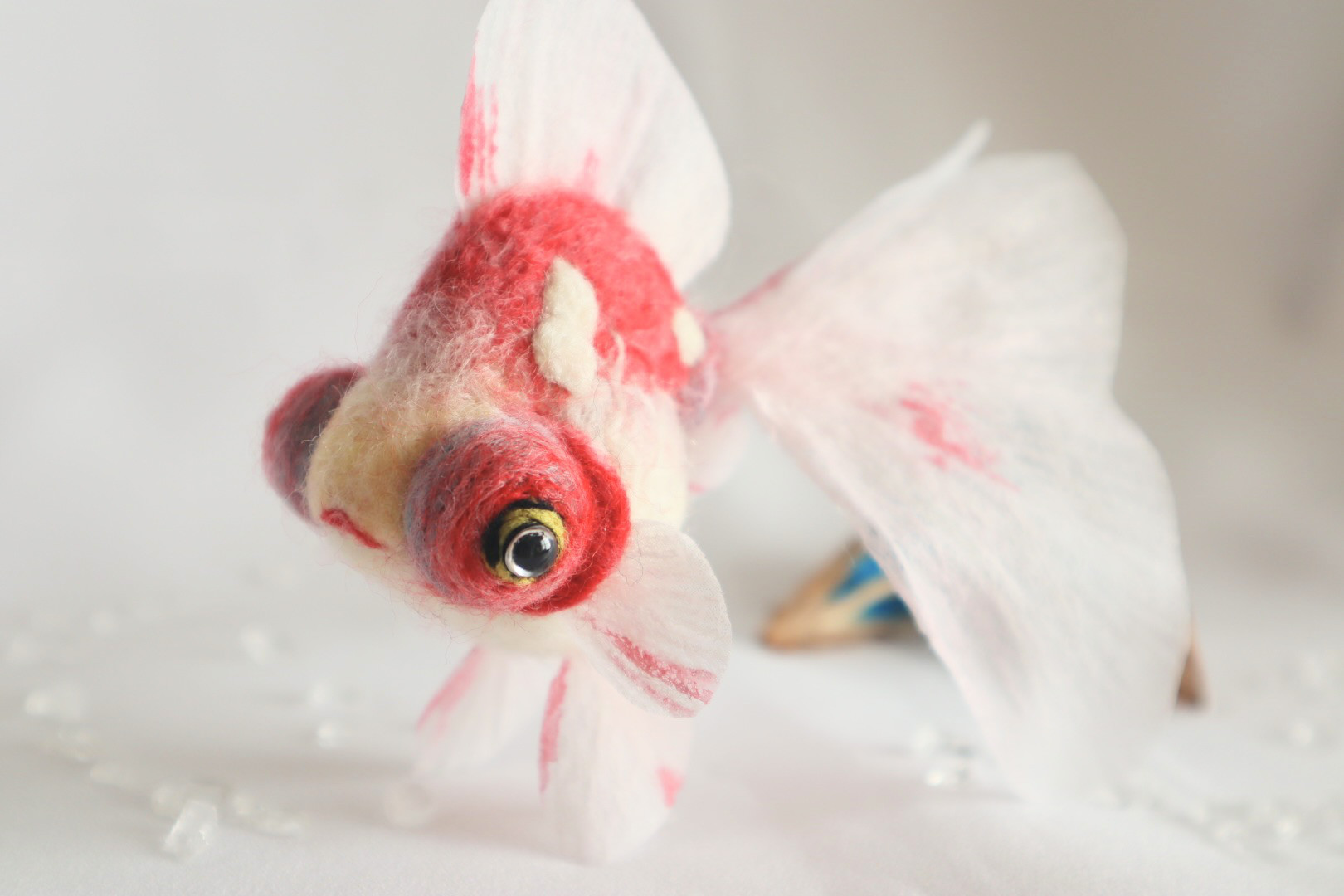 【受注制作】たゆたう羊毛金魚-桜出目金-　金魚　羊毛フェルト　ペット　アクアリウム　クリスマス　お正月