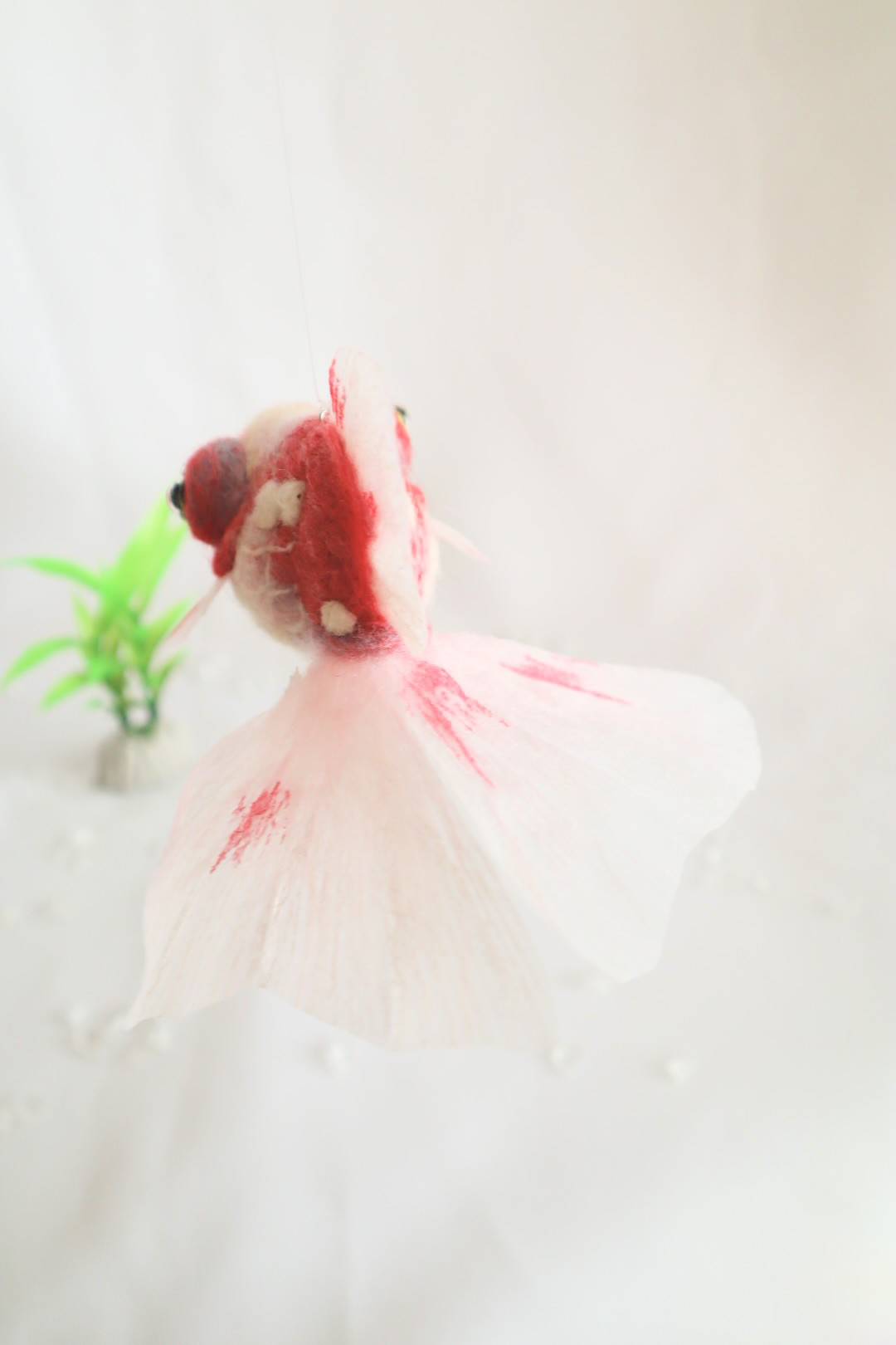 【受注制作】たゆたう羊毛金魚-桜出目金-　金魚　羊毛フェルト　ペット　アクアリウム　クリスマス　お正月