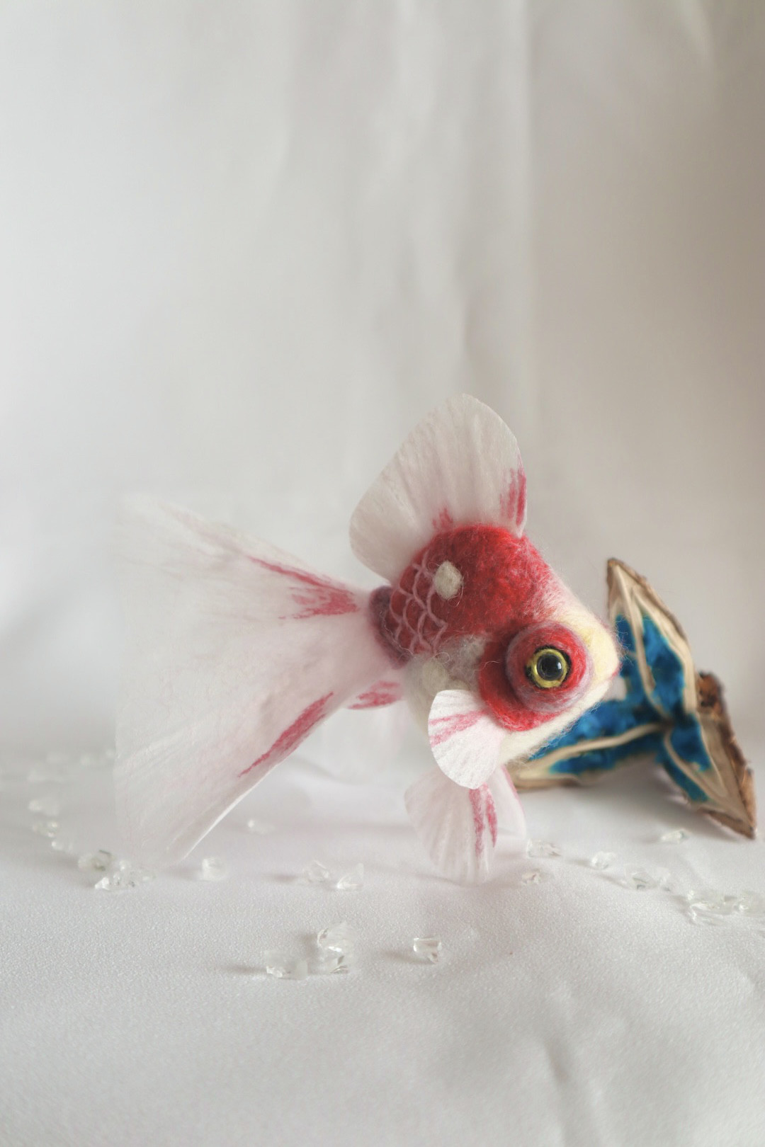 【受注制作】たゆたう羊毛金魚-桜出目金-　金魚　羊毛フェルト　ペット　アクアリウム　クリスマス　お正月