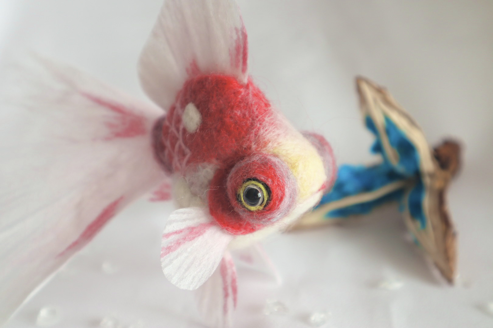 【受注制作】たゆたう羊毛金魚-桜出目金-　金魚　羊毛フェルト　ペット　アクアリウム　クリスマス　お正月