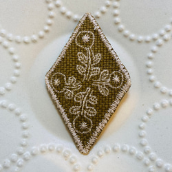 ブローチ（花・ミナペルホネン生地使用・ハンドメイド