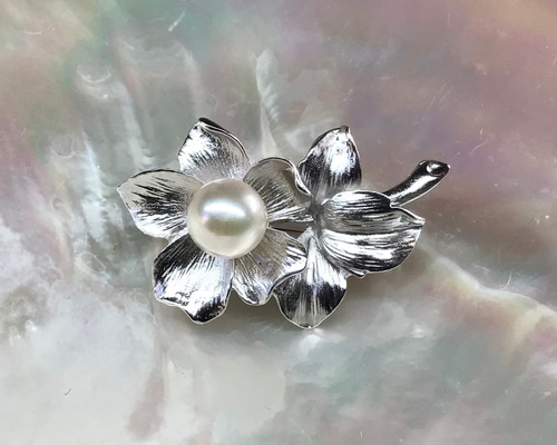 美品　あこや真珠　シルバー刻印　ブローチ お花デザイン 6da2d6edb026e14c2ef7324abe8858