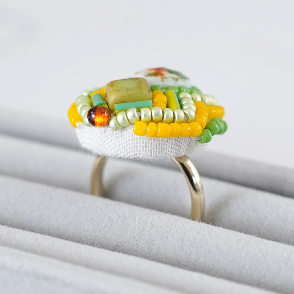 おしゃべりな指輪30　フリーサイズ　ビーズ刺繍のリング　まる　グリーン　オレンジ　カラフル　マルチカラー　ビタミンカラー 5枚目の画像