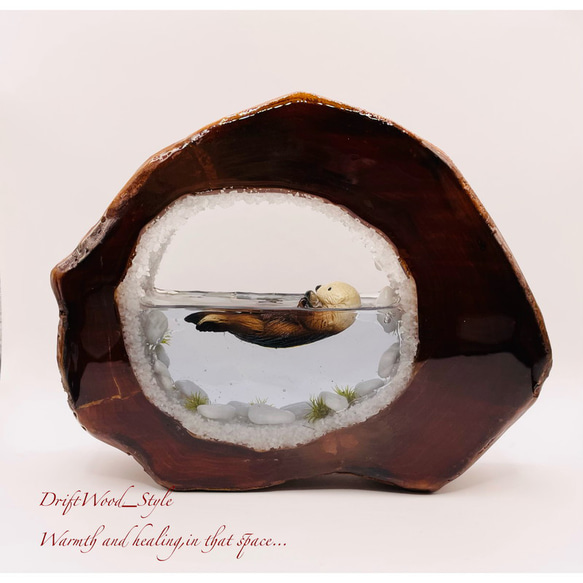 一つ限りの流木アート 海に浮かぶラッコ ジオラマ 流木 フィギュア 置物 インテリア レジン テラリウム 生き物 N8 5枚目の画像