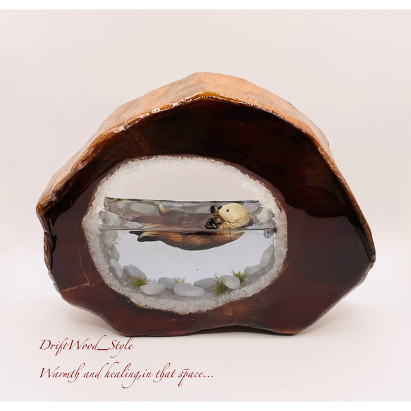 一つ限りの流木アート 海に浮かぶラッコ ジオラマ 流木 フィギュア 置物 インテリア レジン テラリウム 生き物 N8 6枚目の画像