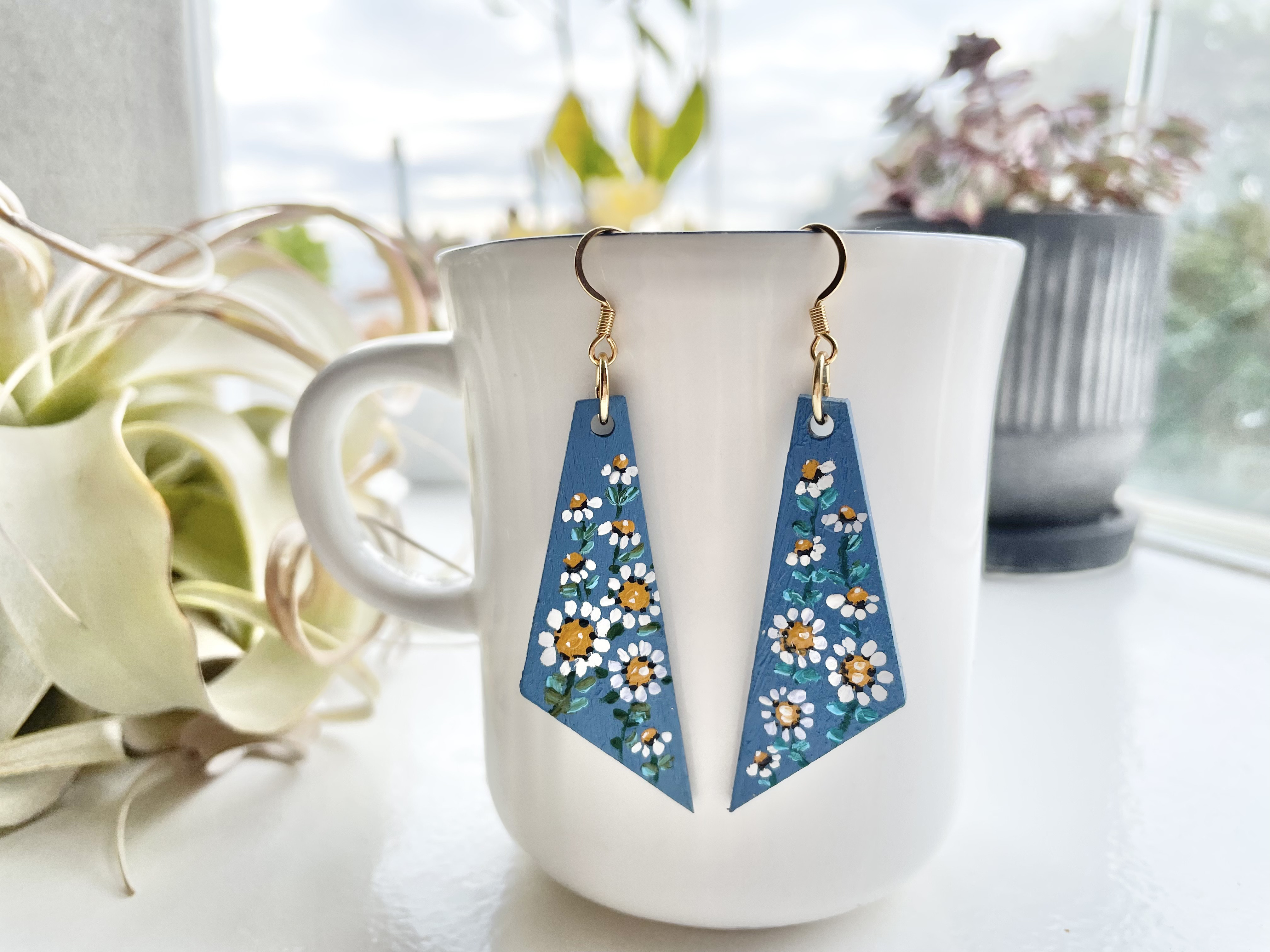 750 K18 水色ストーン花デザインダイヤ装飾ピアス