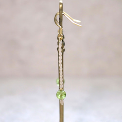 天然石一粒ーシンプルマクラメピアス【ペリドット】macp085軽やかに揺れるアレルギーフリーのアクセサリー 3枚目の画像