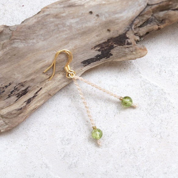 天然石一粒ーシンプルマクラメピアス【ペリドット】macp085軽やかに揺れるアレルギーフリーのアクセサリー 1枚目の画像