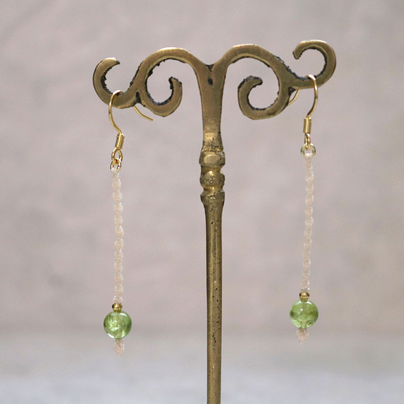 天然石一粒ーシンプルマクラメピアス【ペリドット】macp085軽やかに揺れるアレルギーフリーのアクセサリー 2枚目の画像