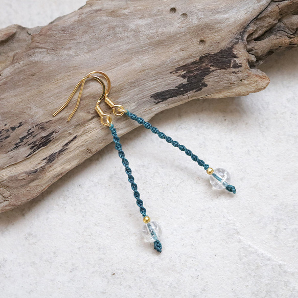 天然石一粒ーシンプルマクラメピアス【クラッククリスタル】macp077軽やかに揺れるアレルギーフリーのアクセサリー 1枚目の画像