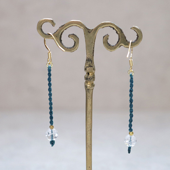 天然石一粒ーシンプルマクラメピアス【クラッククリスタル】macp077軽やかに揺れるアレルギーフリーのアクセサリー 4枚目の画像