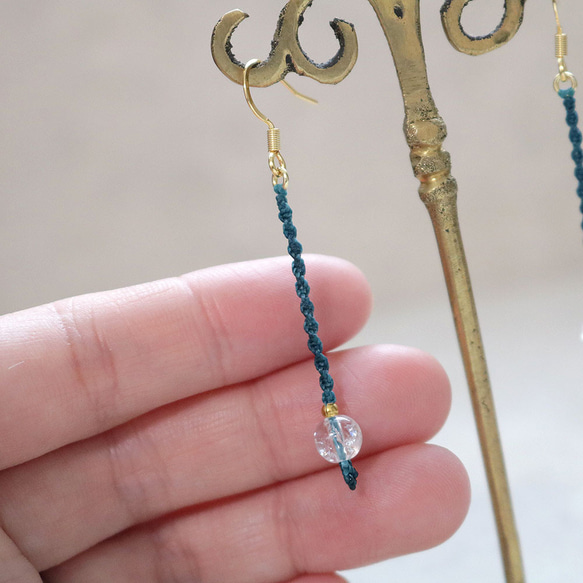 天然石一粒ーシンプルマクラメピアス【クラッククリスタル】macp077軽やかに揺れるアレルギーフリーのアクセサリー 5枚目の画像