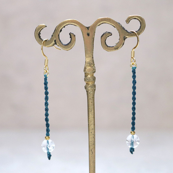 天然石一粒ーシンプルマクラメピアス【クラッククリスタル】macp077軽やかに揺れるアレルギーフリーのアクセサリー 2枚目の画像