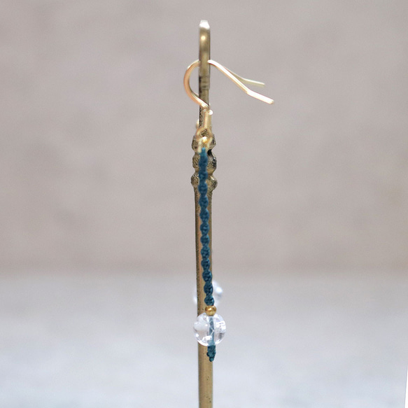 天然石一粒ーシンプルマクラメピアス【クラッククリスタル】macp077軽やかに揺れるアレルギーフリーのアクセサリー 3枚目の画像