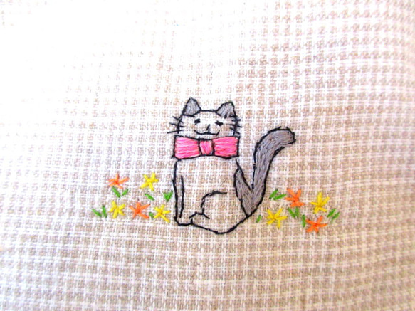 リネン刺繍手提げとポーチ＆コーヒーセット＊春のお花とネコちゃんB 6枚目の画像
