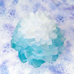 【オーダー】シーグラスのお花のランプシェード ホワイト×ライトブルー×ブルー 春告鳥　クリスマスラッピング対応【海灯花】 3枚目の画像