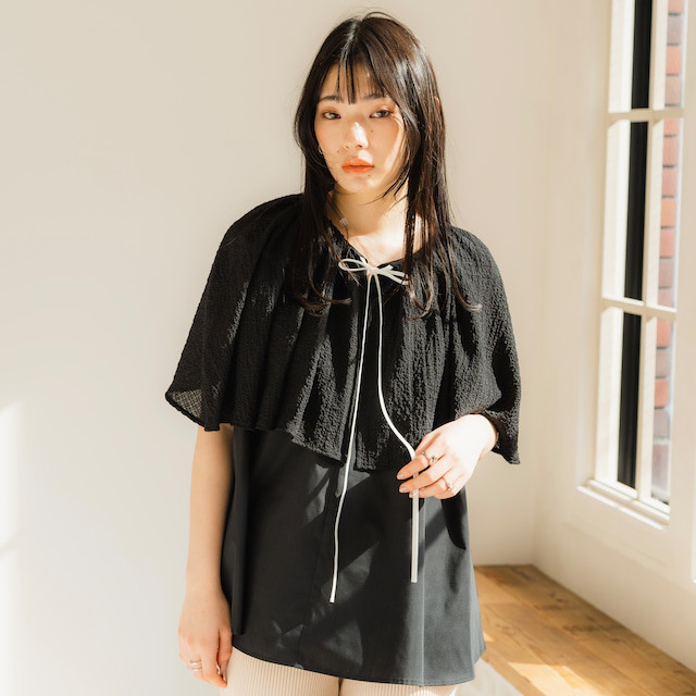 ケープブラウス　ブラック　sai　日本製　ブラウス　ストレスフリー　体型カバー　卒業　入学　フリーサイズ　即納