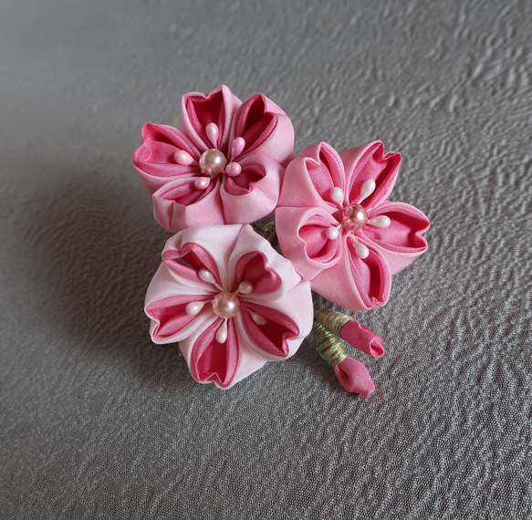 つまみ細工 髪飾り【花洛】かんざし（ヘアクリップ）ピンク　白　正絹　シルク　桜　さくら　花見　袴　ブローチとしても 1枚目の画像