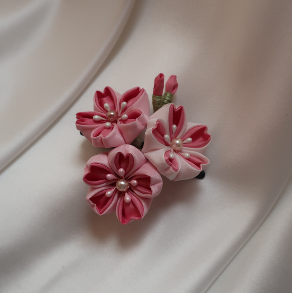 つまみ細工 髪飾り【花洛】かんざし（ヘアクリップ）ピンク　白　正絹　シルク　桜　さくら　花見　袴　ブローチとしても 4枚目の画像