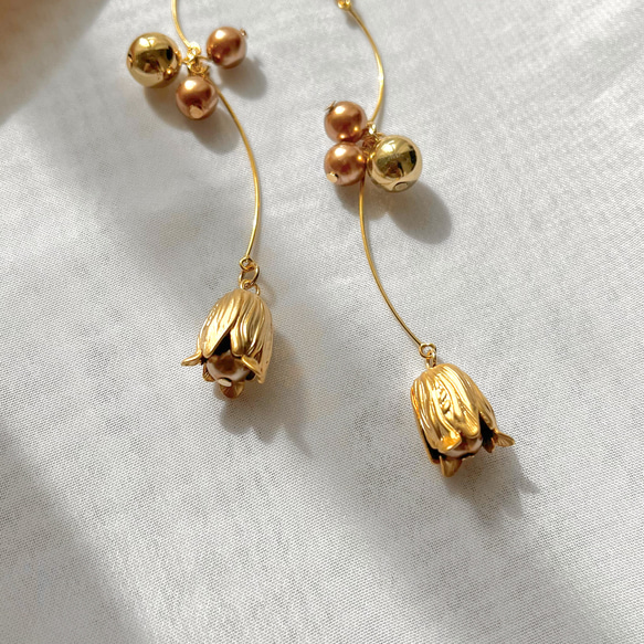 チューリップ フラワー 春 淡色 パール ゴールド ピアス イヤリング