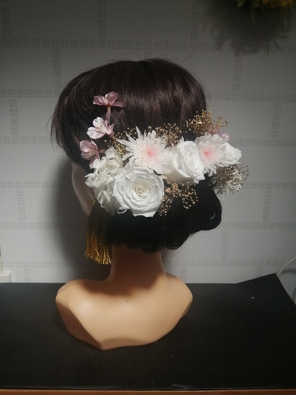櫻花和永生花白色頭飾髮飾婚禮婚禮 第3張的照片