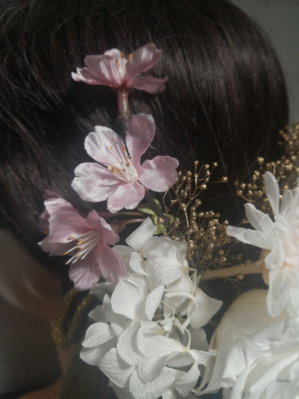 櫻花和永生花白色頭飾髮飾婚禮婚禮 第6張的照片