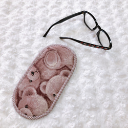 １４８４．可愛い　テディベアだらけのメガネケース　くすみピンク　マイクロファイバー使用スリムタイプ　再販２ 2枚目の画像