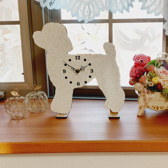 トイプードル 置時計スタンド付き壁掛け時計 白模様 静音時計 掛け時計