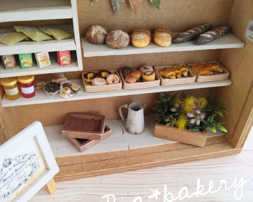 Ria＊ ハンドメイド ミニチュア 小さなパン屋さん ドールハウスにも
