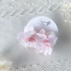 ホワイトピンク　紫陽花　ピアス　ウエディングアクセサリー　ブライダルイヤリング　フォトウエディング　結婚式　お呼ばれ　桜 1枚目の画像