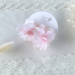 ホワイトピンク　紫陽花　ピアス　ウエディングアクセサリー　ブライダルイヤリング　フォトウエディング　結婚式　お呼ばれ　桜 5枚目の画像