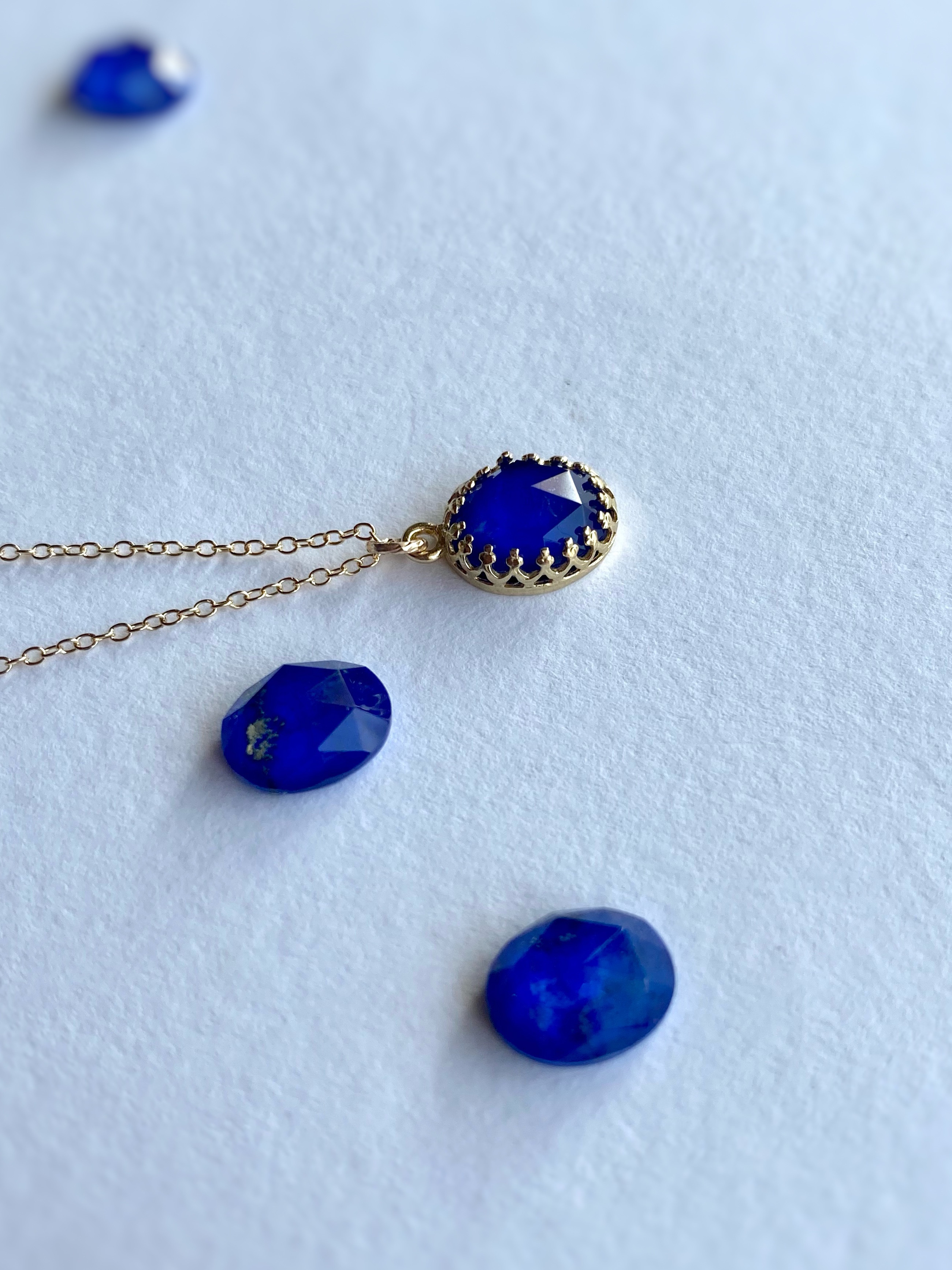 夜空の贈り物 ラピスラズリ×クリスタルのクラウンネックレス 10×8mm 14kgf/SV925