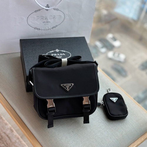 PRADAのショルダーバッグ男女共用 ショルダーバッグ 𝖭𝖠𝖭A 通販  
