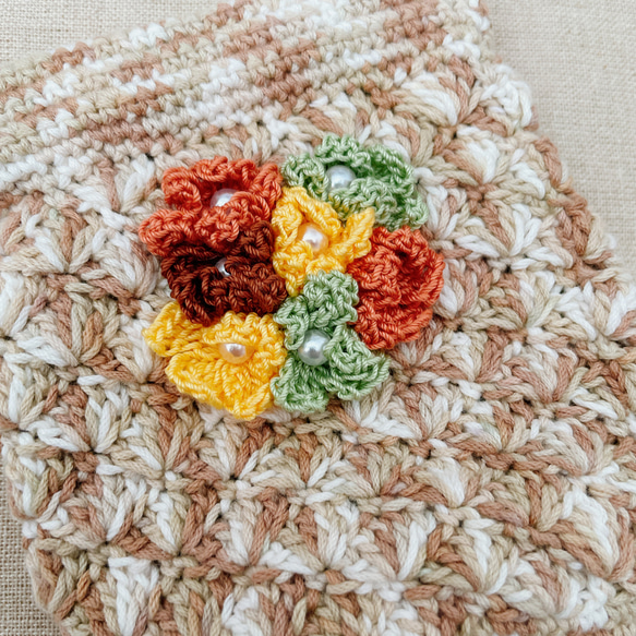 手編みのバネポーチ　ブラウン　ベージュ　ホワイト　花モチーフ　小物整理　プレゼント 7枚目の画像