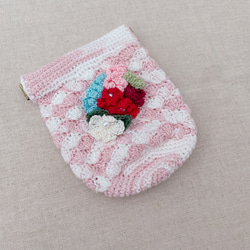 手編みのバネポーチ　ピンクホワイト　かぎ針編み　お花モチーフ　バッグ　収納 1枚目の画像