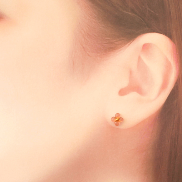 まるい天然石の小さいお花ピアス4枚花　インカローズ　シンプル　サージカルステンレス　春　ピンク　ペールカラー　朱色　桜 7枚目の画像