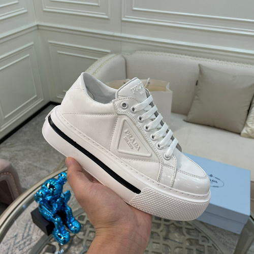PRADA スパンコール厚底スニーカー ホワイト PRADA スパンコール厚底スニーカー ホワイト